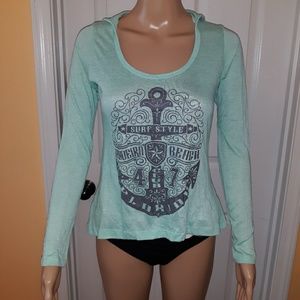 Surf Style hooded graphic tee